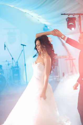 Гармония цветов, танец молодоженов