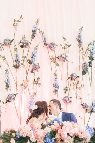 Гармония цветов, стол молодоженов