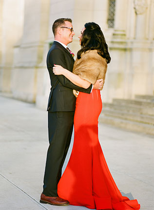 невеста в красном платье, накидка для невесты