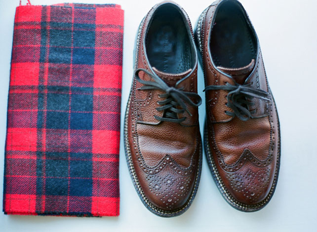 свадьба, невеста в красном платье, образ жениха