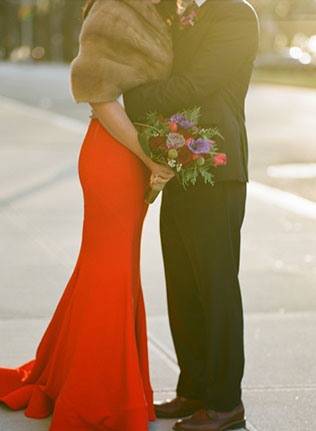 невеста в красном платье, накидка для невесты