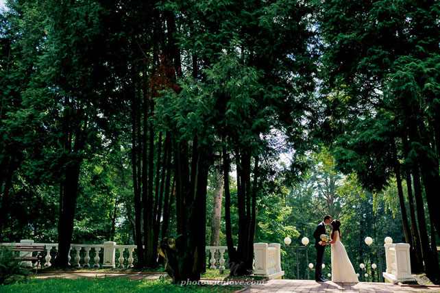 гламурная бирюзовая свадьба, жених и невеста