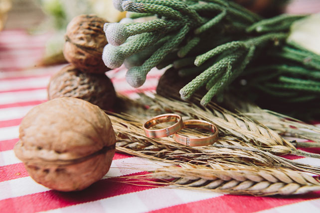 Веселая зеленая свадьба Вани и Жени, обручальные кольца