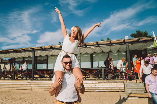 Веселая зеленая свадьба Вани и Жени, гости на свадьбе