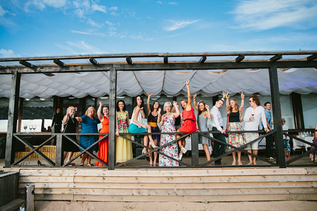 Веселая зеленая свадьба Вани и Жени, гости на свадьбе