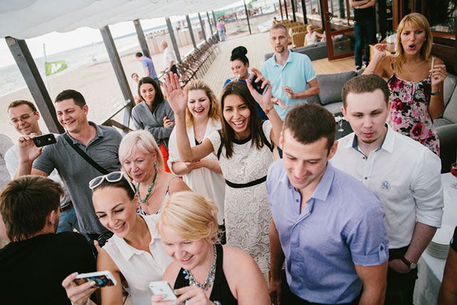 Веселая зеленая свадьба Вани и Жени, гости на свадьбе