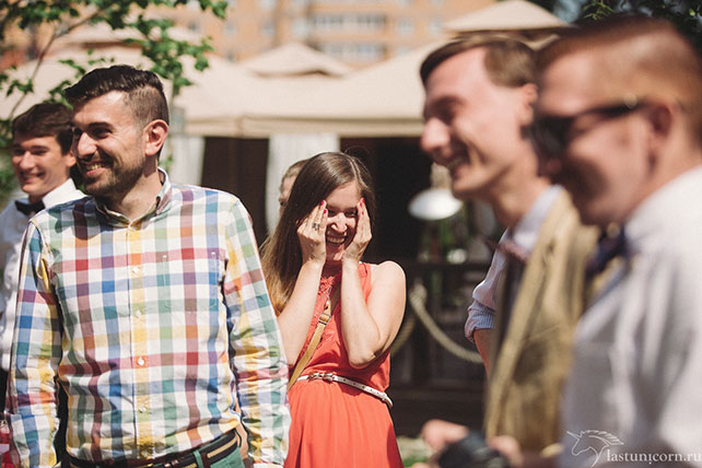 Дружеская и тёплая свадьба Ильи и Насти, гости поздравляют молодожёнов