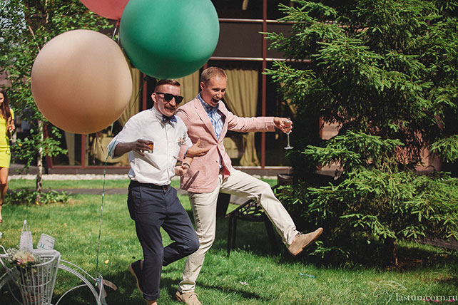 Дружеская и тёплая свадьба Ильи и Насти, гости танцуют на свадьбе