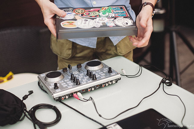 Дружеская и тёплая свадьба Ильи и Насти, подготовка аппаратуры