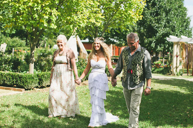 индейская свадьба, невеста с родителями