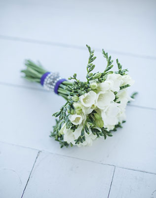 свадьба индиго с серебром, букет невесты