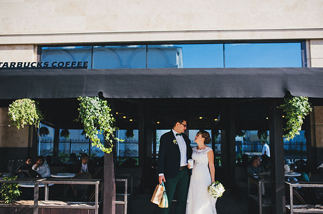 Ирландская свадьбы Инны и Анатолия, фотосессия жениха и невесты в кофейне