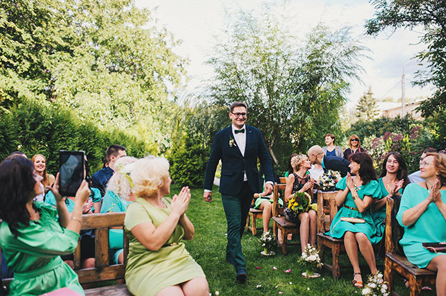 Ирландская свадьбы Инны и Анатолия, жених идёт по проходу к арке