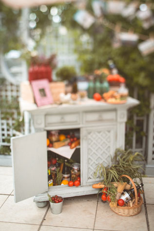 Италия в центре Москвы, комод с продуктами