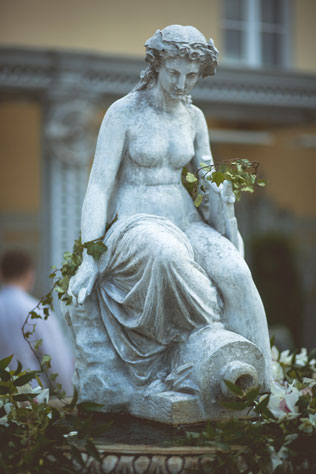 Италия в центре Москвы, статуя