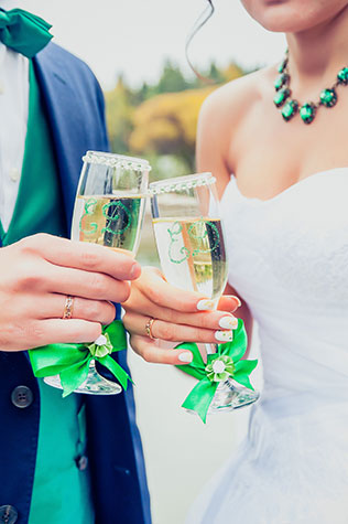 изумрудная свадьба, декор бокалов