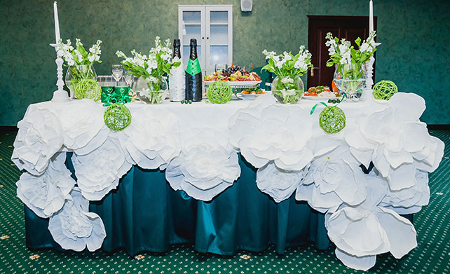 изумрудная свадьба, стол молодоженов