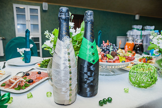 изумрудная свадьба, декор шампанского
