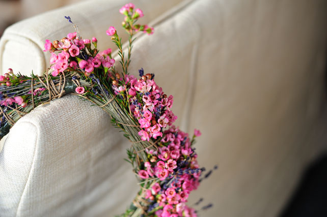 Изящная свадьба в стиле Прованс, цветочный венок