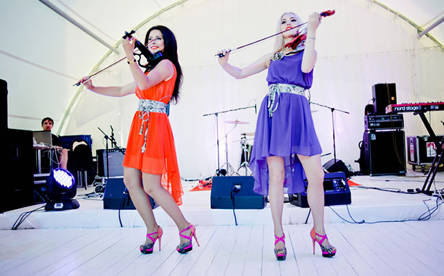 Гости на свадьбе