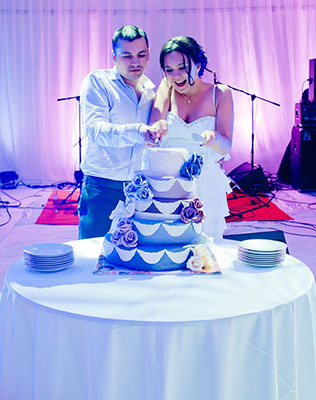 Жених и невеста, Свадебный торт