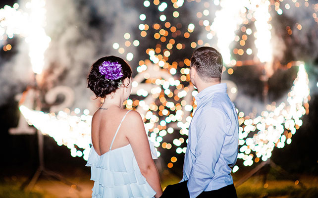 Свадебная фотосессия, Жених и невеста, Праздничный салют 