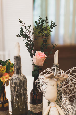 Книжная история, детали декора: подсвечники