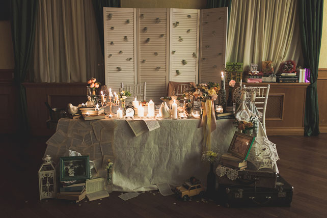 Книжная история, стол молодоженов