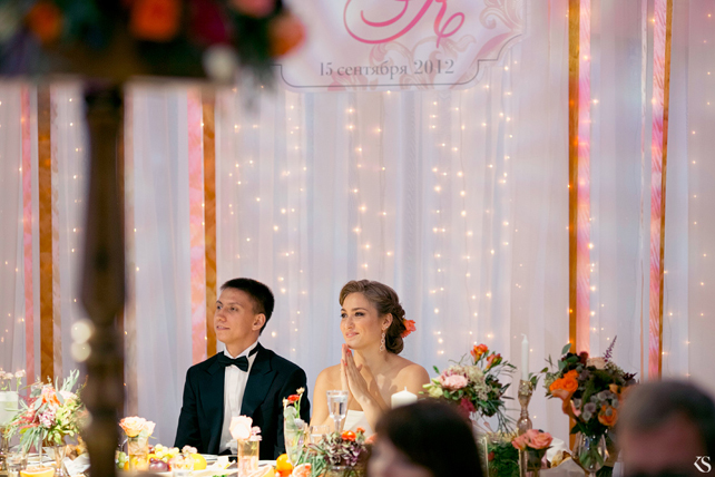 Муж и жена за столом