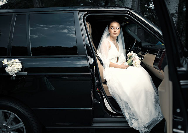 королевская нежность, роскошная свадьба, невеста в машине