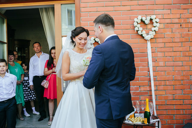 Легче ветра - свадьба на берегу, встреча жениха и невесты