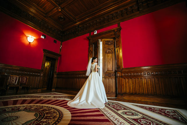 Легче ветра - свадьба на берегу, невеста в загсе