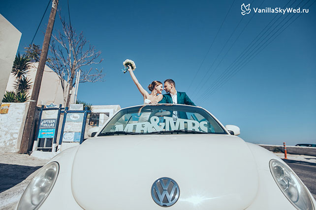 жених и невеста едут на церемонию