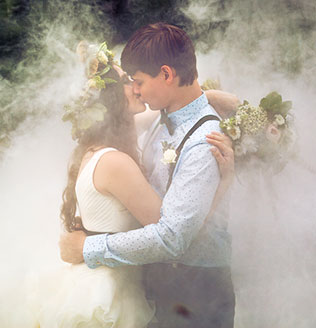 лесная свадьба в стиле бохо, жених и невеста