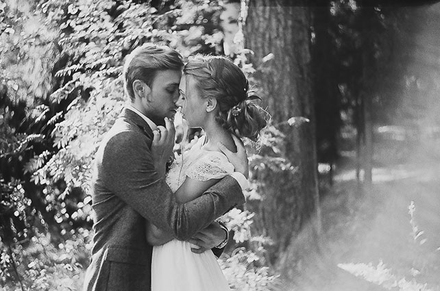 Свадьба в стиле эко-рустик, жених и невеста