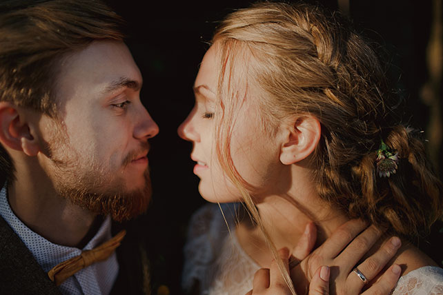 Свадьба в стиле эко-рустик, жених и невеста