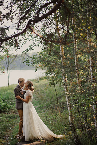 Свадьба в стиле эко-рустик, жених и невеста