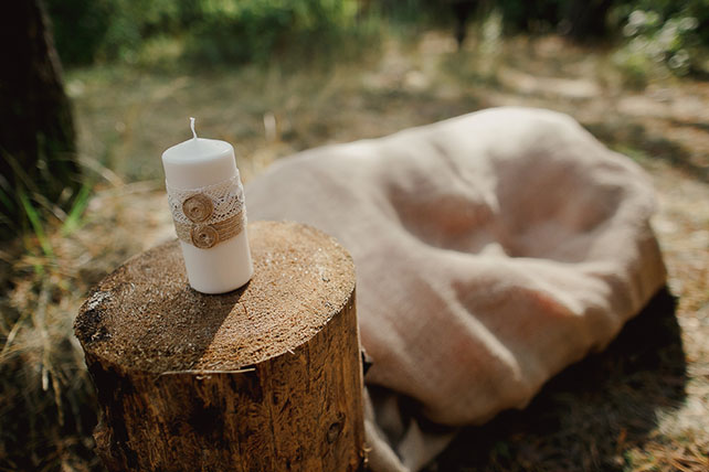 Свадьба в стиле эко-рустик, свеча на пне