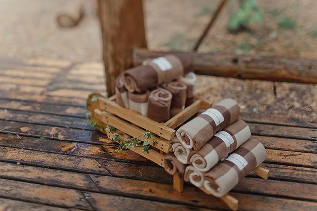 Свадьба в стиле эко-рустик, бонбоньерки - пледы