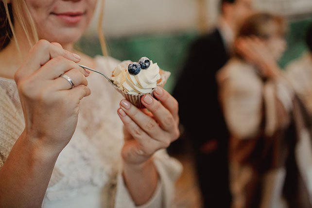 Свадьба в стиле эко-рустик, сладкий стол