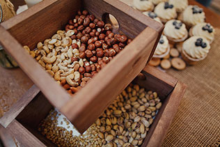 Свадьба в стиле эко-рустик, сладкий стол