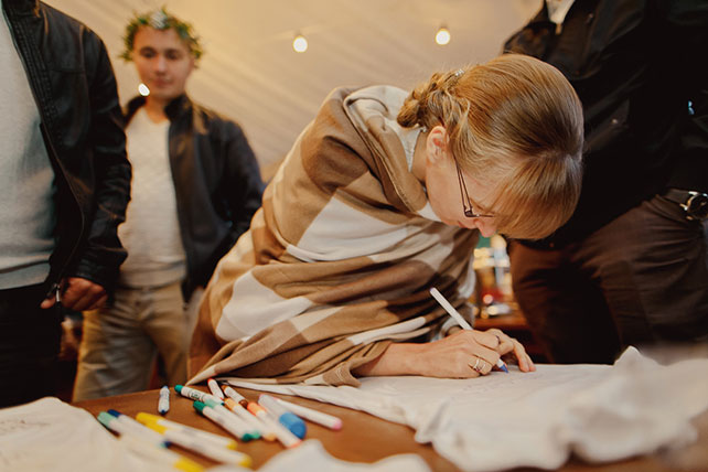 Свадьба в стиле эко-рустик, пожелания на футболке