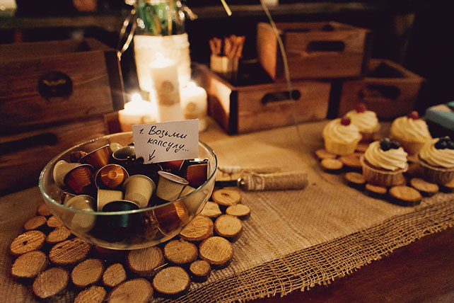 Свадьба в стиле эко-рустик, сладкий стол