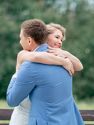 летняя свадьба в стиле рустик, встреча жениха и невесты