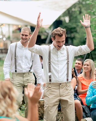 летняя свадьба в стиле рустик, друзья жениха