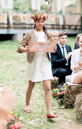 летняя свадьба в стиле рустик, выход невесты