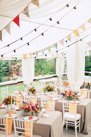 летняя свадьба в стиле рустик, декор места торжества