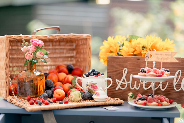 летняя свадьба в стиле рустик, сладкий стол