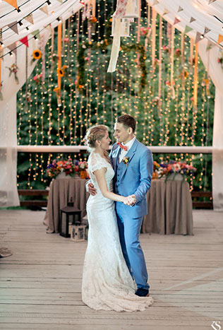 летняя свадьба в стиле рустик, танец молодоженов