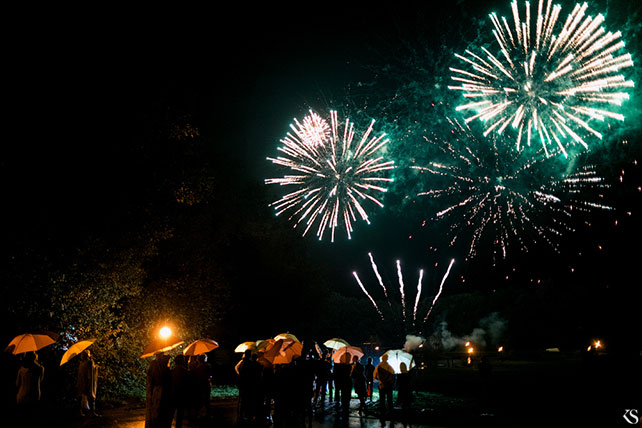 летняя свадьба в стиле рустик, праздничный салют
